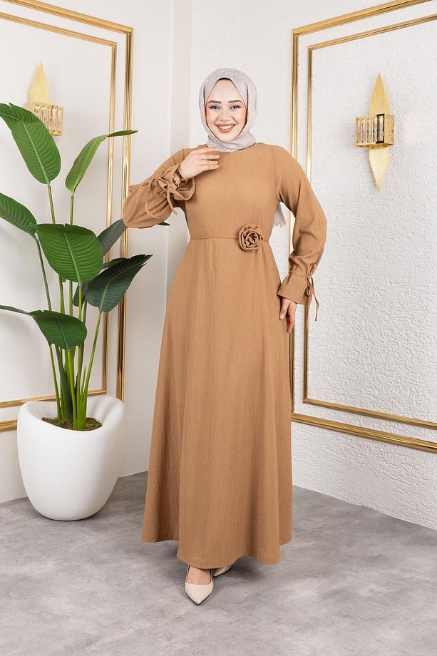 Kol Büzgülü Gül Detaylı Elbise-5030 Latte - 4