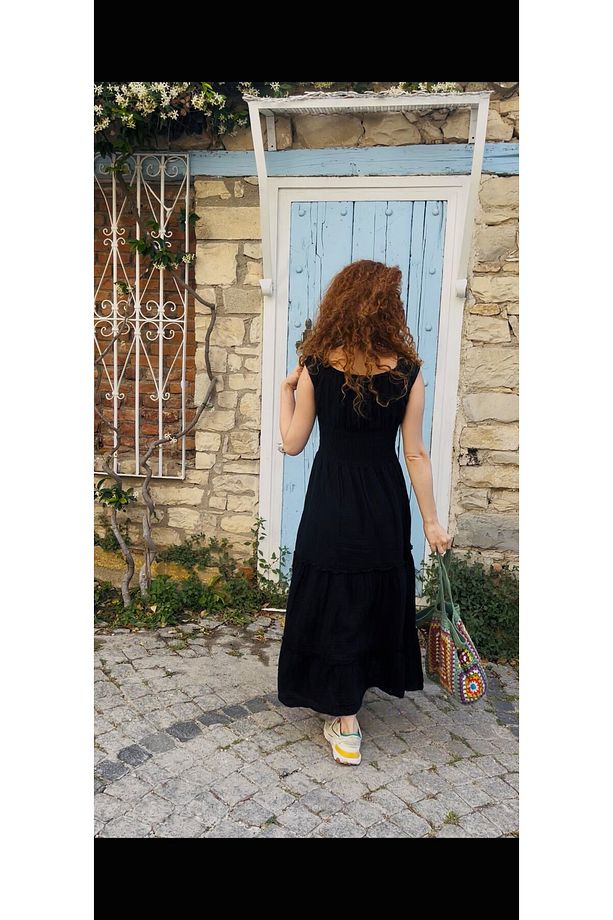 Bohem Frida Model, Yakası Lastikli, Gipeli, Yırtmaçlı Siyah Müslin Elbise - 3