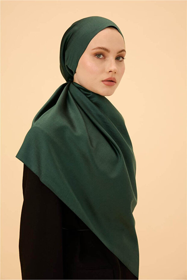 Ottoman Green Plain Double Sided Silk Shawl Model