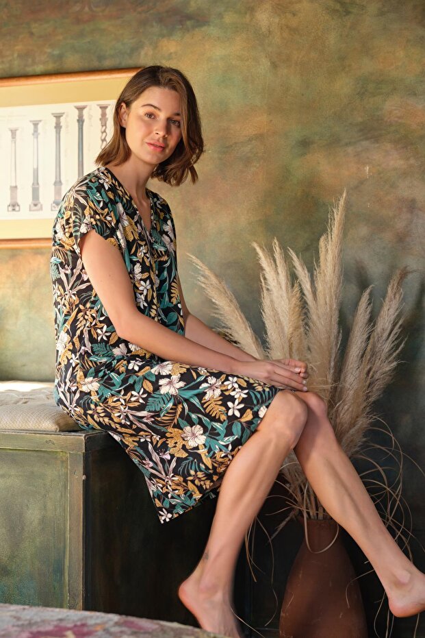 قميص نوم بأزرار أمامية مزين بنقوش الزهور والأوراق - 5