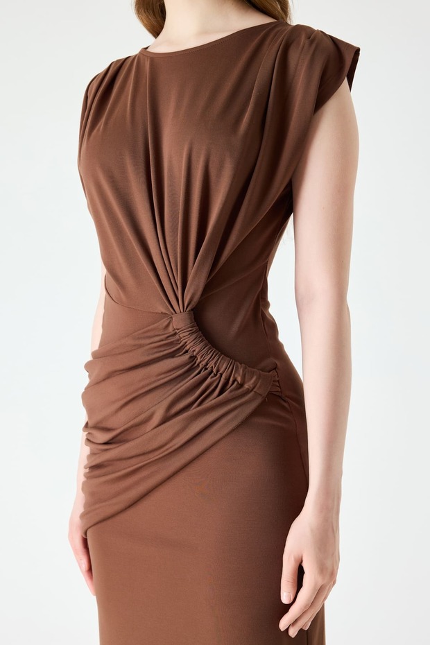 Drape detaylı viskon elbise - 3