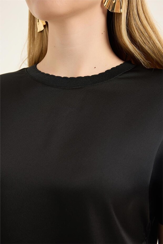 بلوزة مضلعة ذات رقبة مستديرة - 4