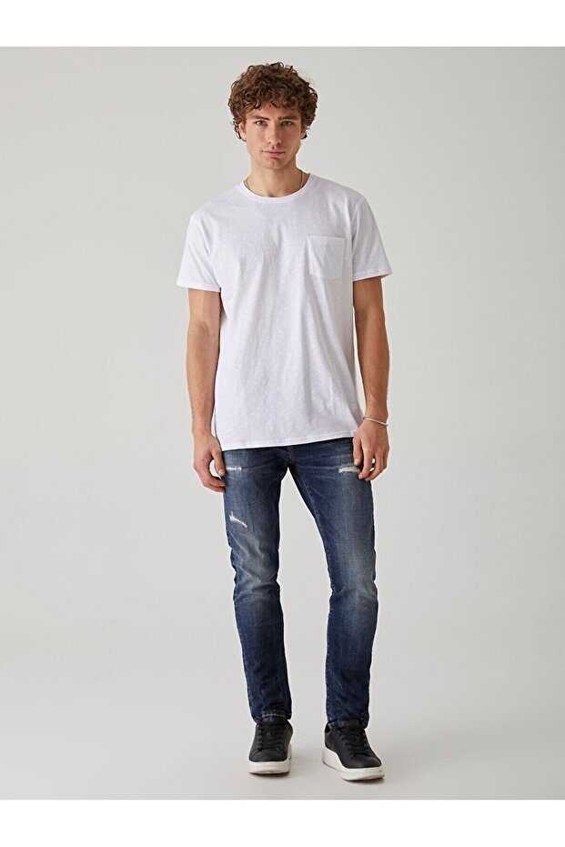 White T-shirt with pockets
