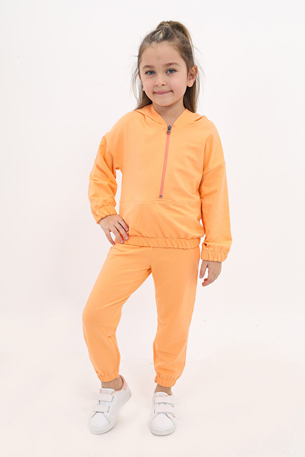 Devojčička trenerka - 1