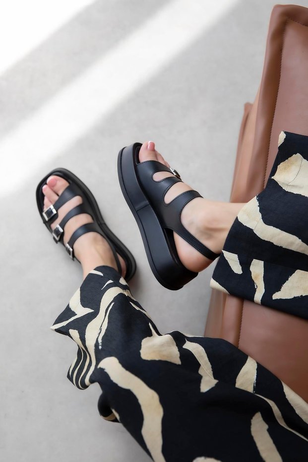 Layana Women's Buckle Detail Daily Leather Sandals Black