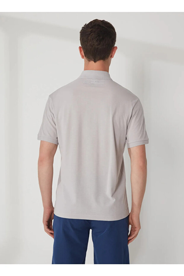 تي شيرت رمادي فاتح للرجال - 5