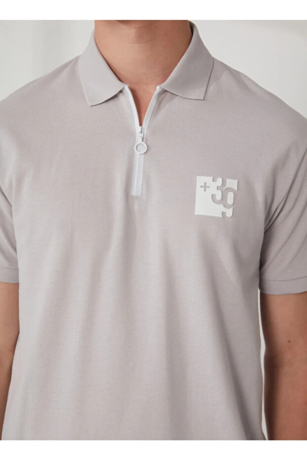 تي شيرت رمادي فاتح للرجال - 3