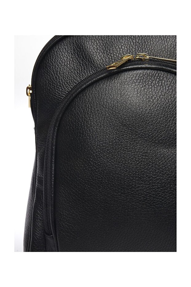 Plecak
100% skóra bydlęca
Zapięcie na suwak
Przednia kieszeń na suwak
Wewnętrzna kieszeń na suwak
Wymiary: 29x25x - 3