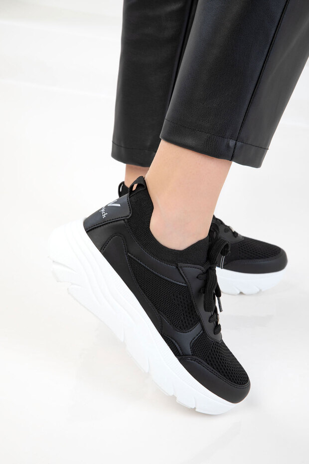 Schwarzer Damen-Sneaker 20628 - 5