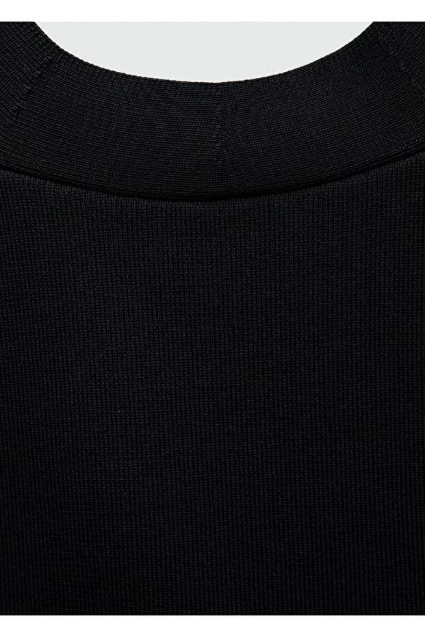 Schwarzer Frauenkörper 77039040 - 7