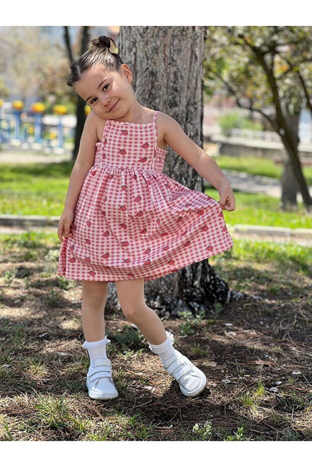 Devojčica u haljini sa jagodama - 4