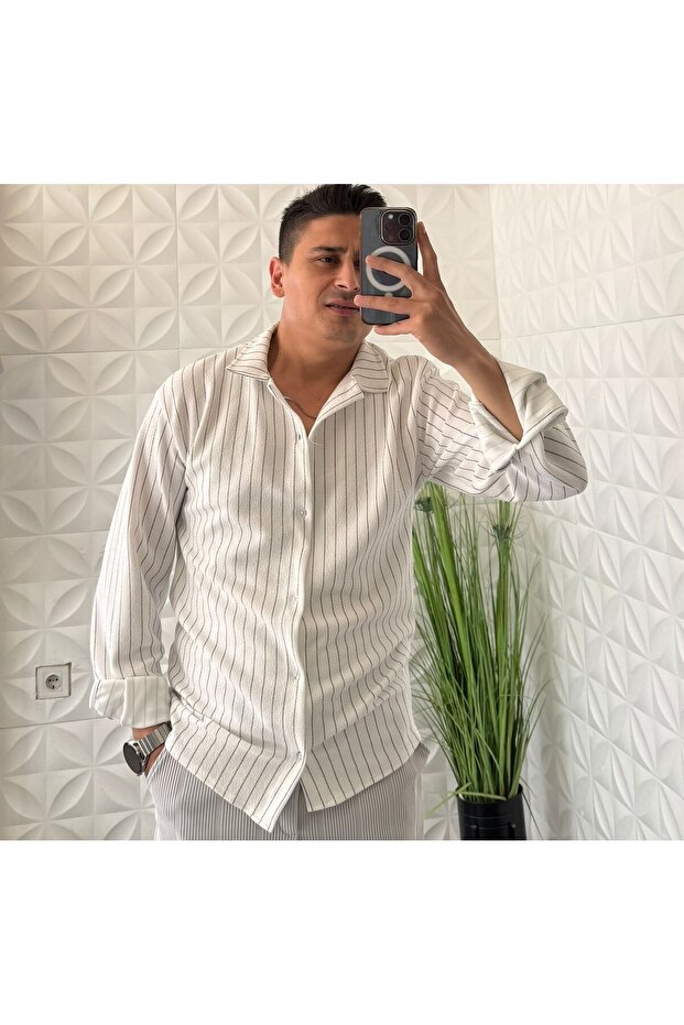 قميص رجالي مخطط باللون الأبيض