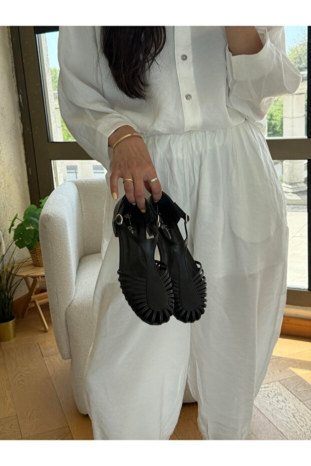 Line Slippers