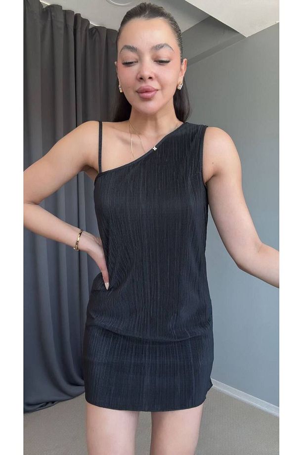 Siyah Piliseli Tek Omuz Kısa Elbise - 1
