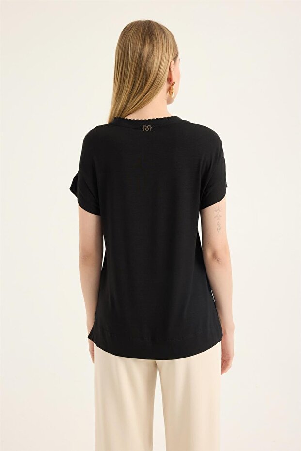 بلوزة مضلعة ذات رقبة مستديرة - 5