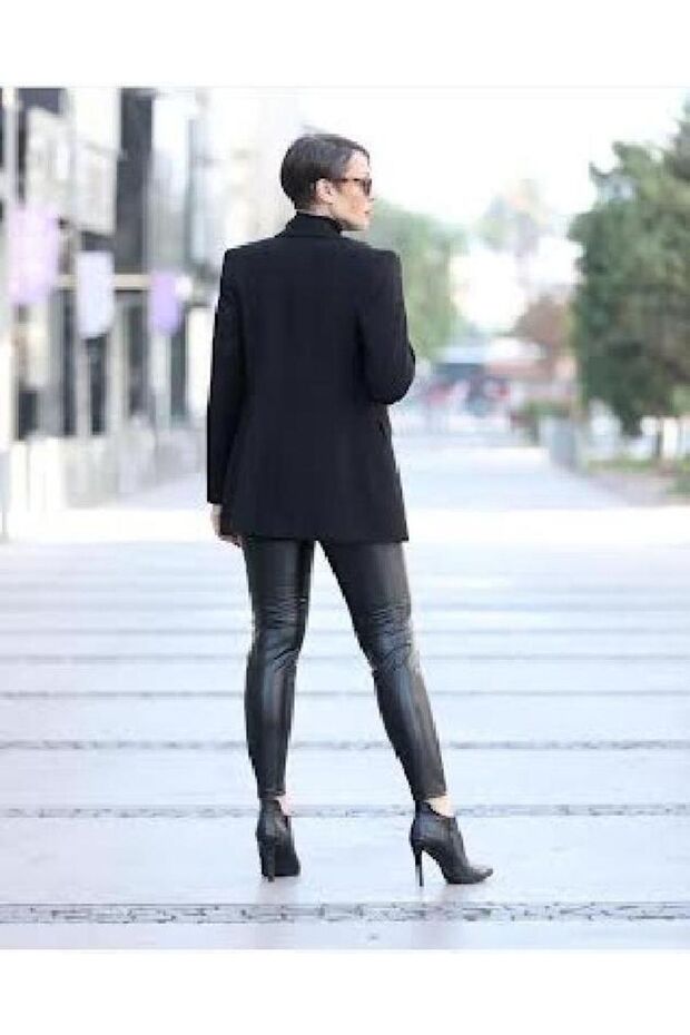 سترة بليزر سوداء بأزرار - 4