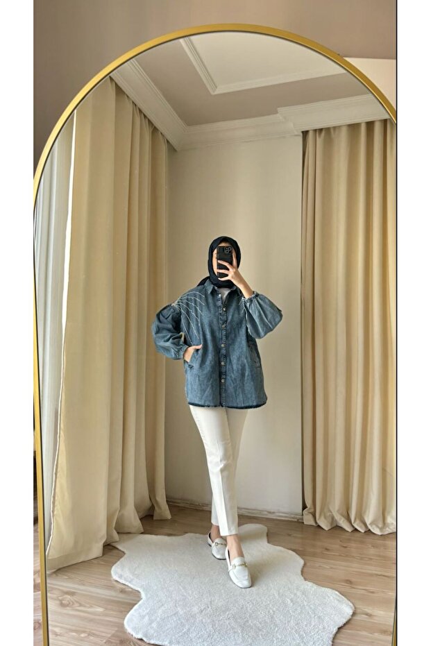 8807 - Comfortable and Stylish Women's Denim Jacket with Handcrafted Stone Decoration