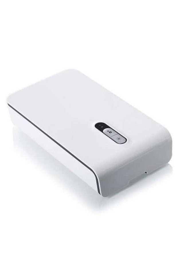 White UV Sterilizer for Mobile Devices with Aromatherapy Diffuser and USB Charging