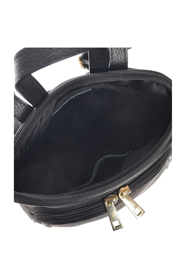 Plecak
100% skóra bydlęca
Zapięcie na suwak
Przednia kieszeń na suwak
Wewnętrzna kieszeń na suwak
Wymiary: 29x25x - 5