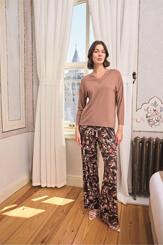 Leaf Patterned Lace V-Neck Pajama Set - 5