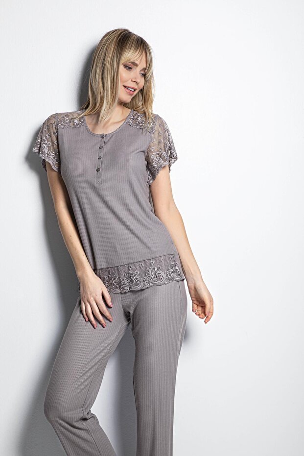 طقم بيجامة دانتيل مطرز بأزرار أمامية - 2