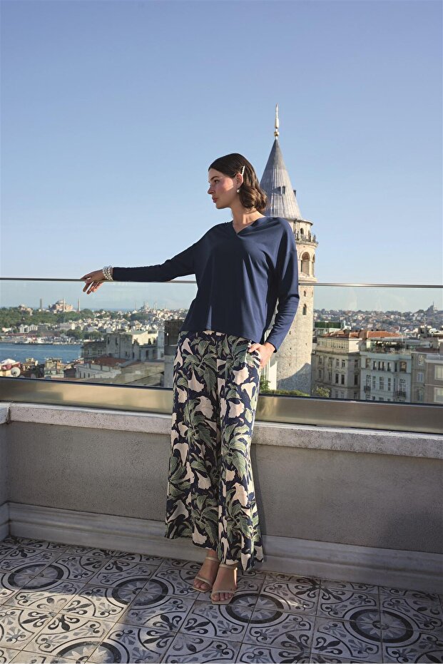 طقم بيجامة بأكمام طويلة ورقبة على شكل حرف V - 6