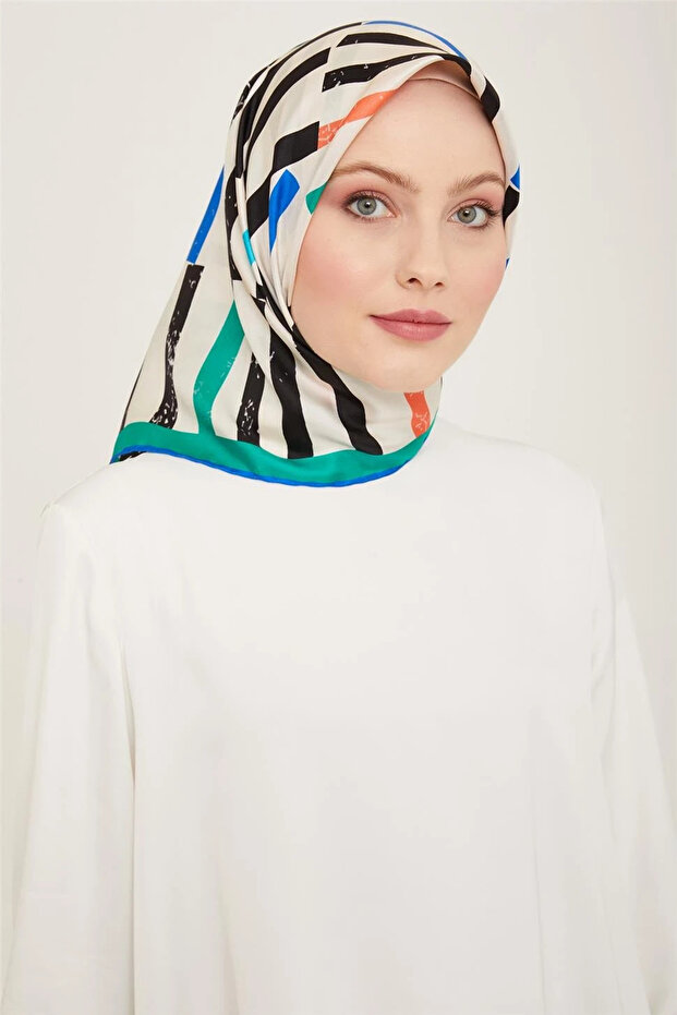 Sura Silk Scarf 9101D (S) 90 X 90 Green - Cream 82