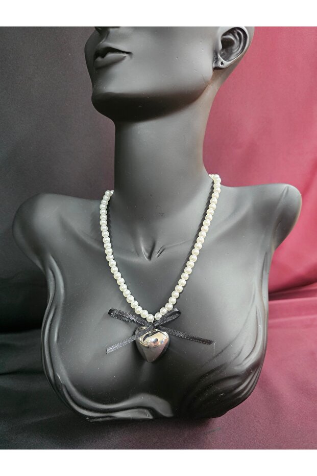Necklace with Pearl and Heart