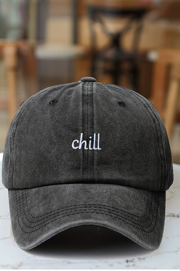 قبعة CHILL VIBES مطرزة بتصميم عتيق
