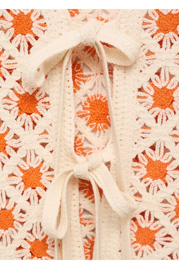 Kuşaklı dantel bluz - 5