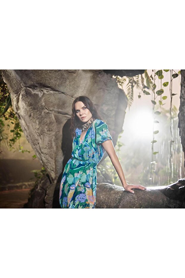 فستان بأزرار أمامية بنقشة الطيور والأوراق - 7