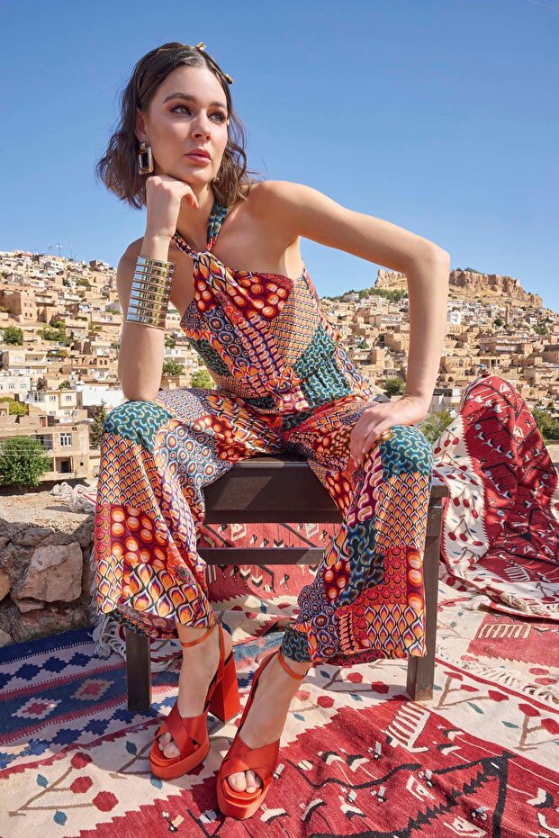 بذلة من الساتان منقوشة عرقية - 1