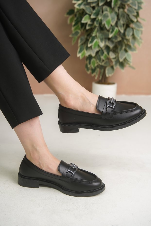 Black Silver Women's Loafer Large Buckle Round Chain Daily Use Stylish Classic Moccasin Shoes