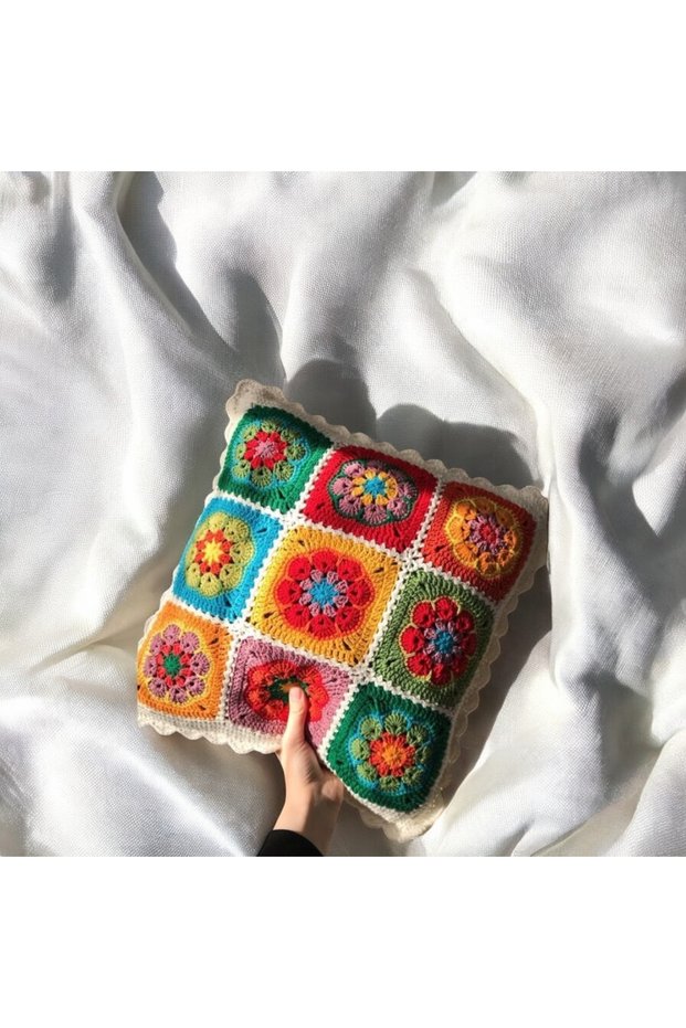 غطاء وسادة محبوك يدويًا