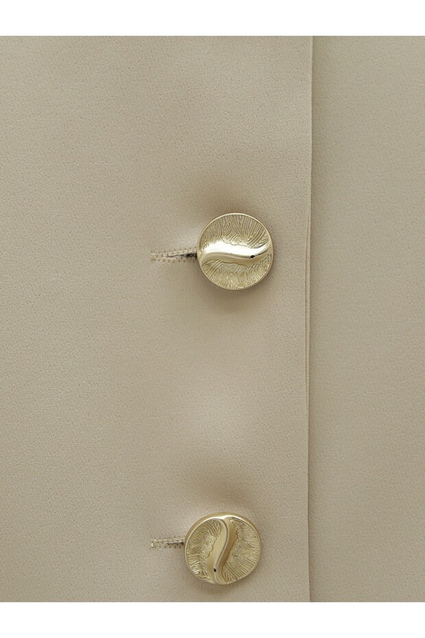 سترة مبطنة بأزرار - 4