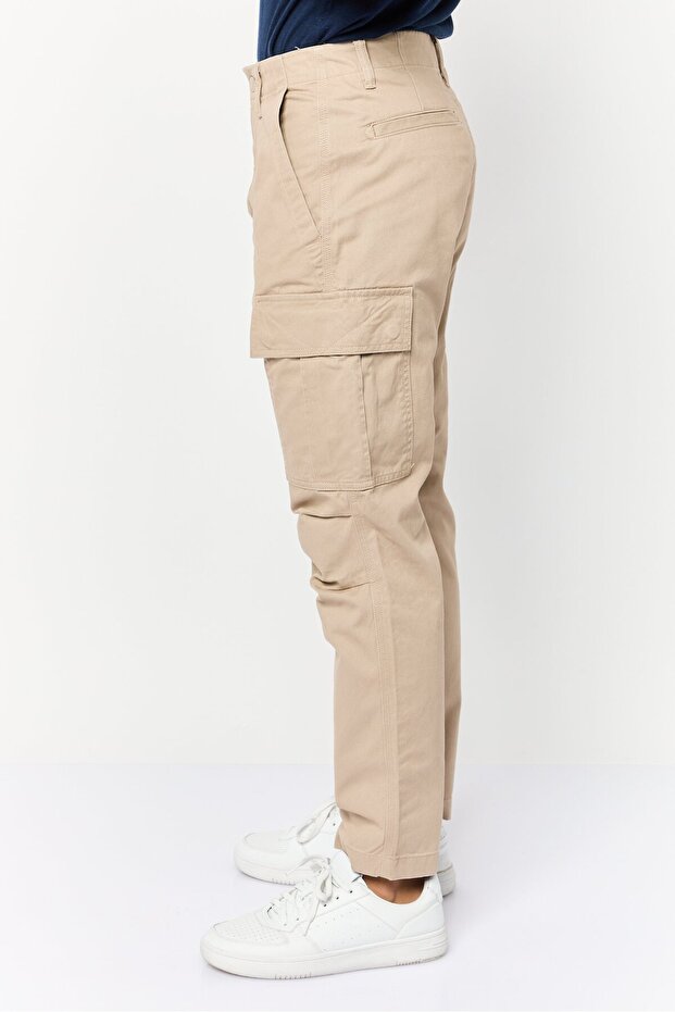 بنطال كارجو سادة بقصّة عادية للرجال، لون بيج - 3