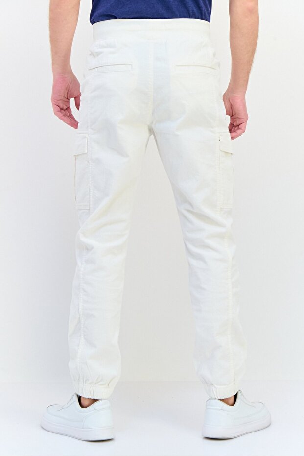 بنطال كورجو سادة بقصّة عادية للرجال، أبيض - 3