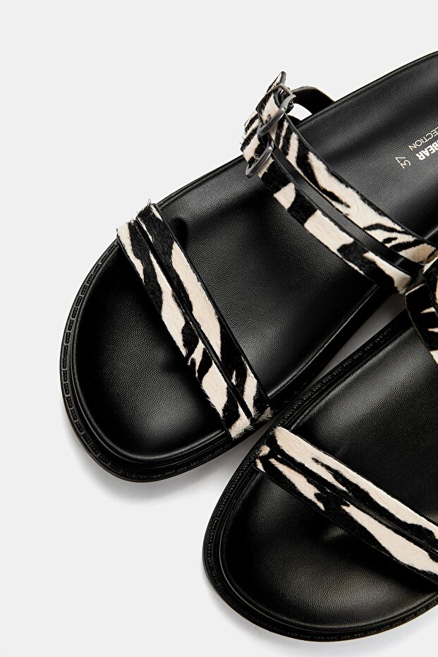 Desenli düz deri sandalet - 3