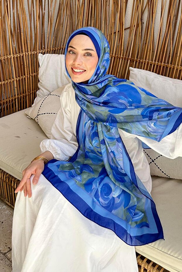 شال قطني بنمط زهرة ساكس أزرق