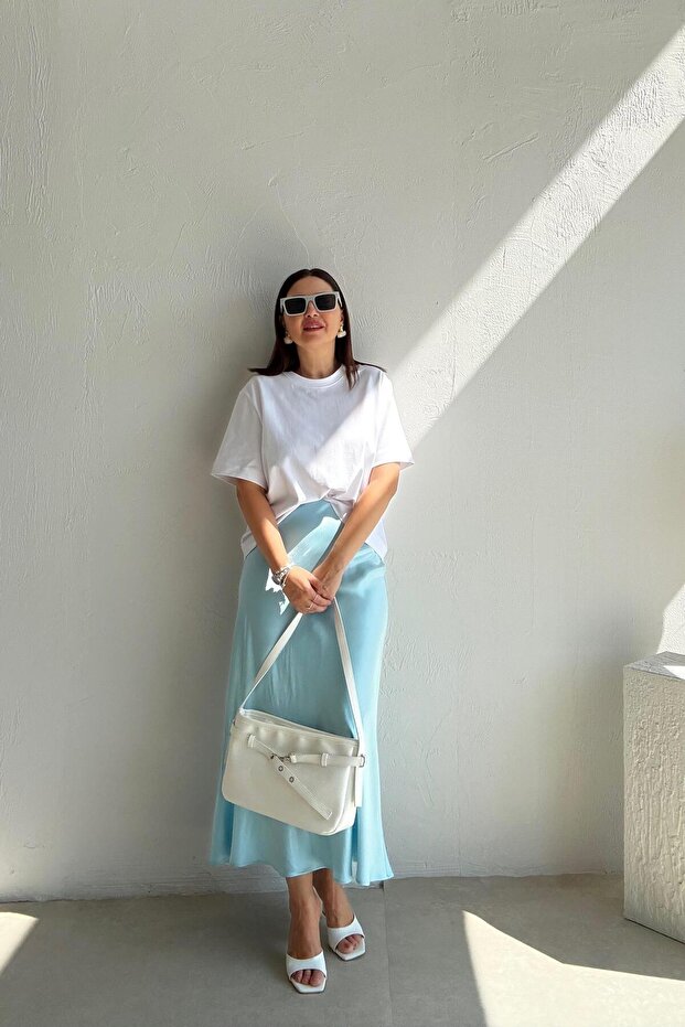 تنورة الساتان الأساسية الزرقاء - 3