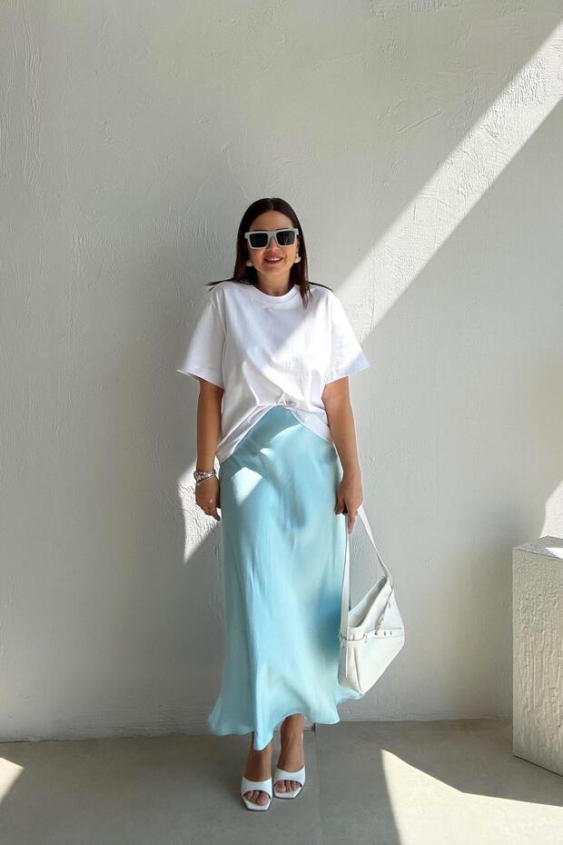 تنورة الساتان الأساسية الزرقاء - 2