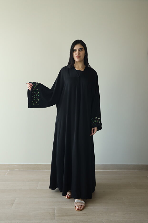 Ladies Abaya – Leaf Embroidery on Sleeves Black abaya