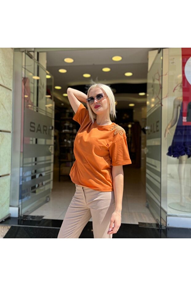 ÇİÇEK NAKIŞLI TİŞÖRT - 3