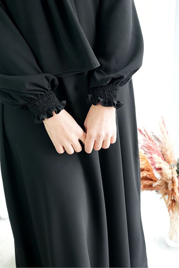 Model Meryem Medine İpeği Çiçek Kol Detaylı Tesettür Elbise (Şal Dahil) - Siyah- MERYEM01002Ş - 8