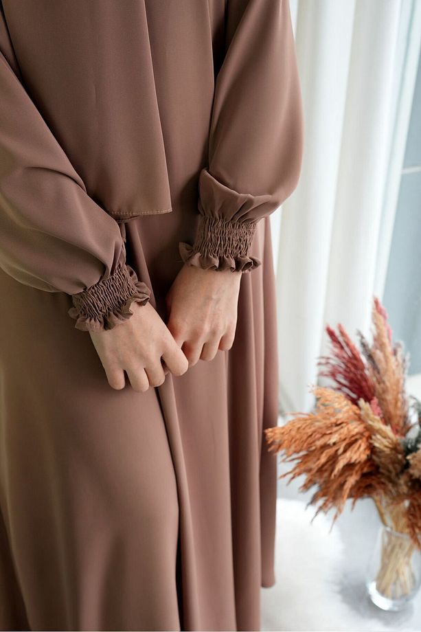 Model Meryem Medine Ipeği Çiçek Kol Detaylı Tesettür Elbise (ŞALSIZ) - Sütlü Kahve - Meryem01011 - 9