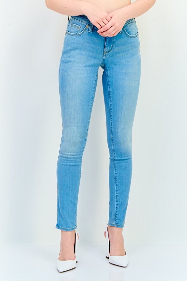 Women Skinny Fit Washed Stretchable Regular Inseam Denim Jeans, Light Blue