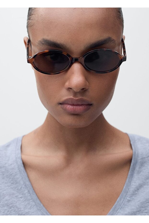 V yakalı keten tişört - 5