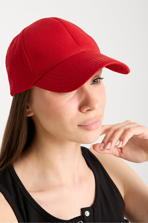 قبعة بيسبول نسائية أساسية باللون الأحمر مع شريط فيلكرو خلفي قابل للتعديل - 2