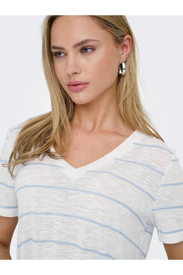 Female circular knit t-