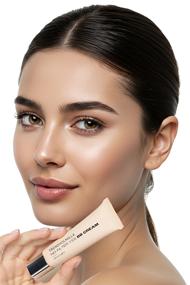 Doğal ve Parlak Bitişli Ultra Hafif BB Krem SPF 15 Medium to Dark-104 TKZAW25LJ00000 - 2